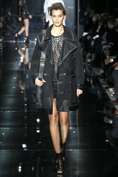 Look 10